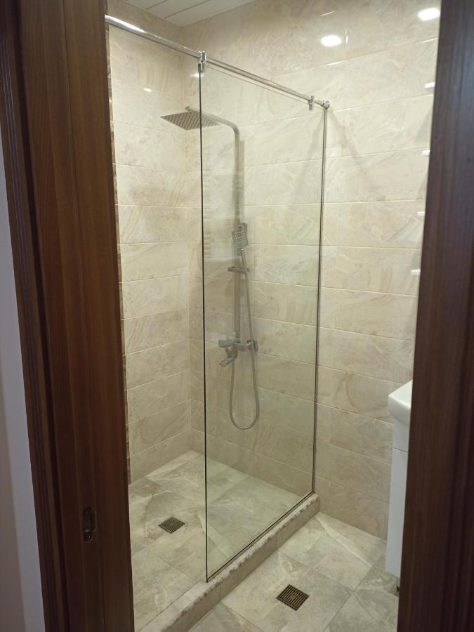 Spacious One Bedroom Apartment In The City Centre Yerevan Exterior photo