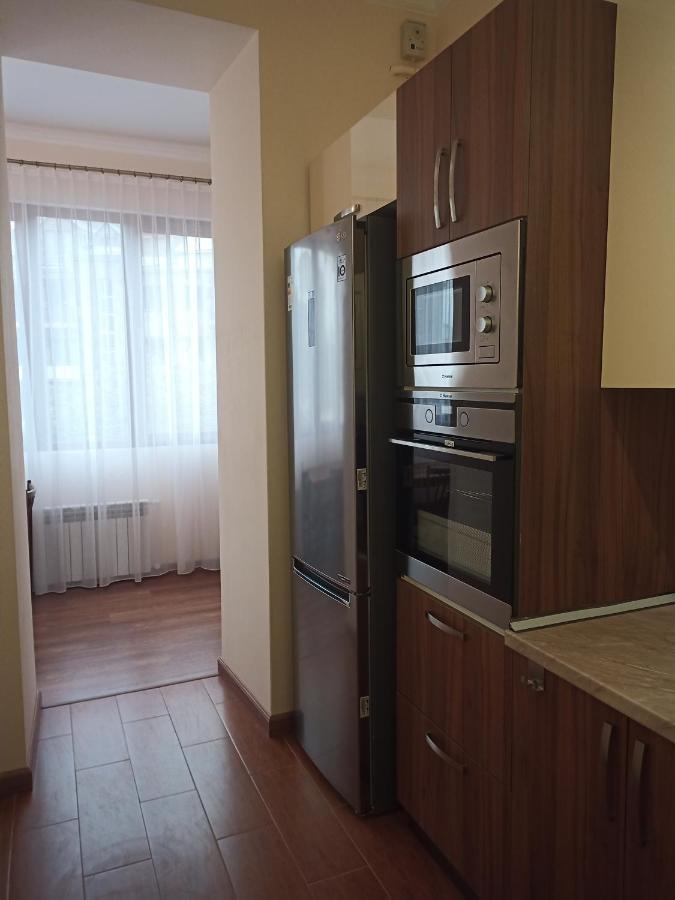 Spacious One Bedroom Apartment In The City Centre Yerevan Exterior photo