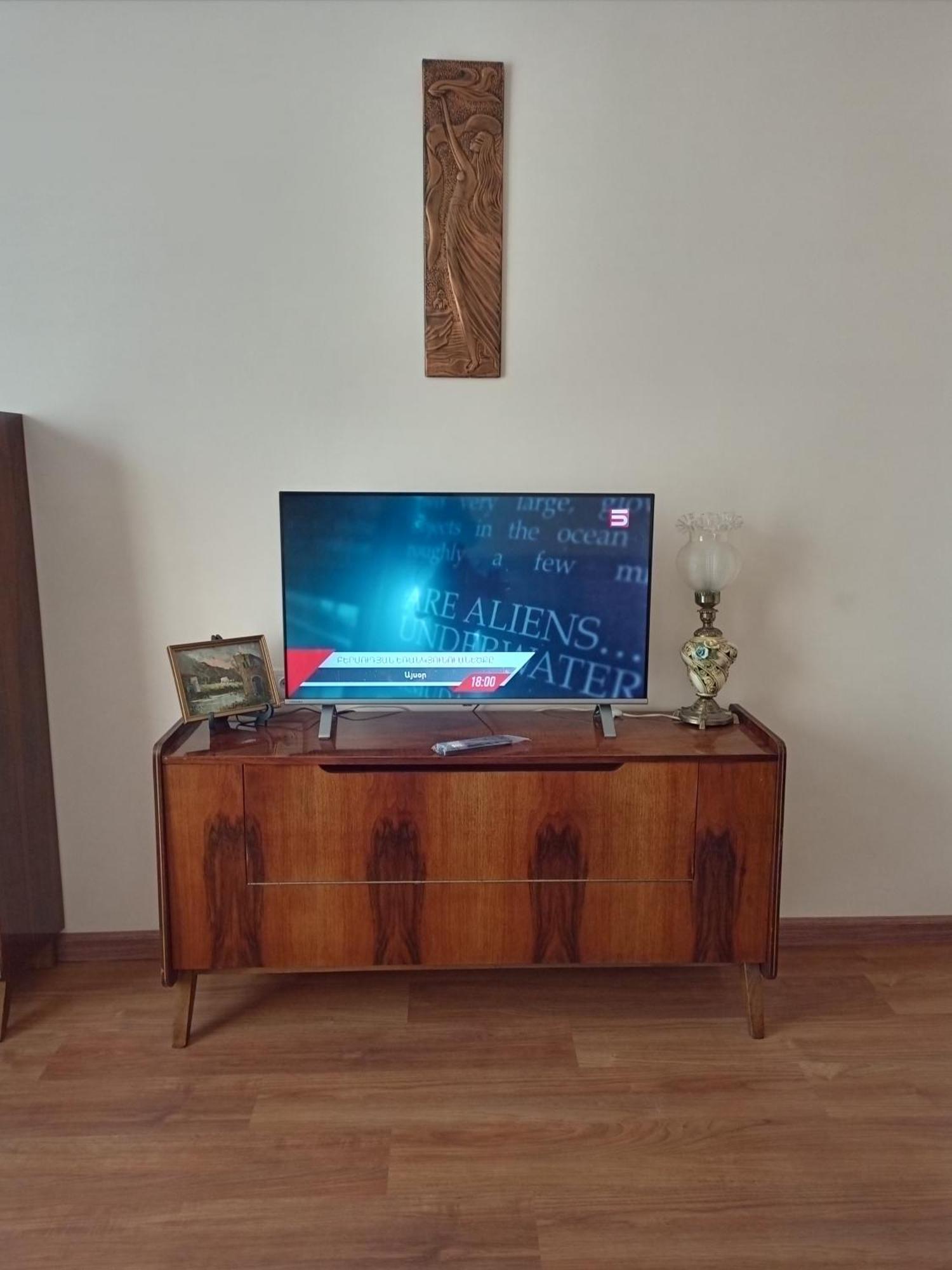 Spacious One Bedroom Apartment In The City Centre Yerevan Exterior photo